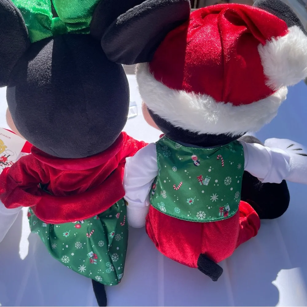 Disney Store 2019 Holiday Plush Set - Picture 4 of 12